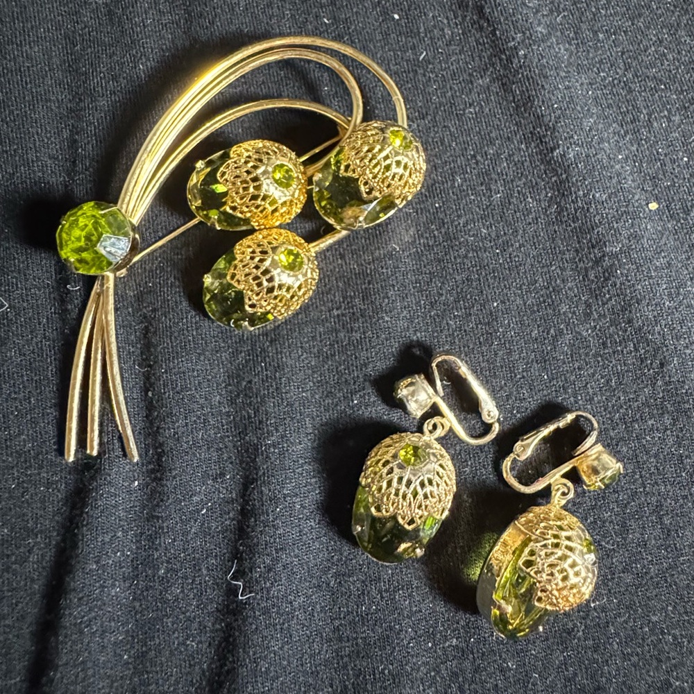 Vintage Sarah Coventry Touch of Elegance Green Acorn Brooch and Clip Earrings